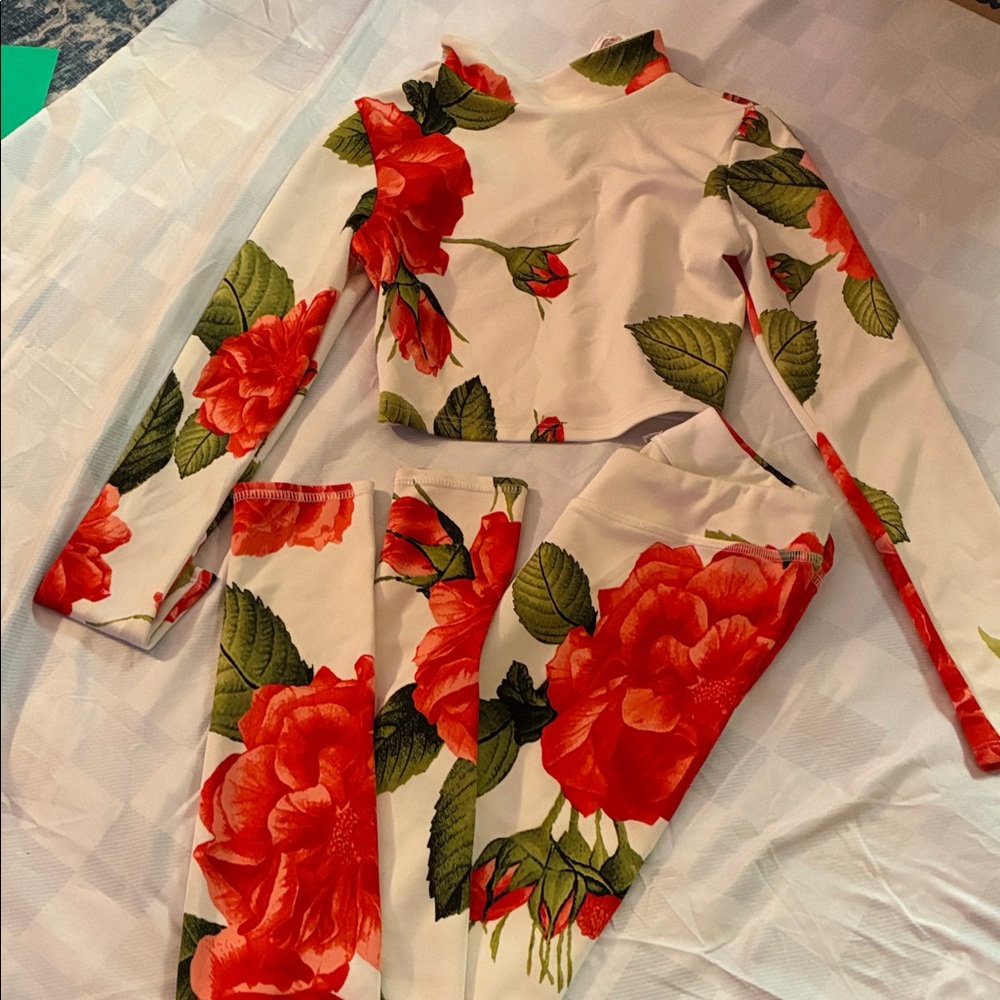 Floral Print Women's Leggings Set - Red and Cream